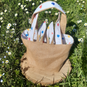 Panier de Pâques artisanal en jute avec doublure coton cœurs multicolores — Un Brin de Nelly